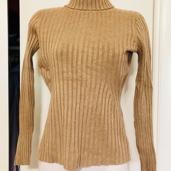 Turtle neck - Picture 2 of 3
